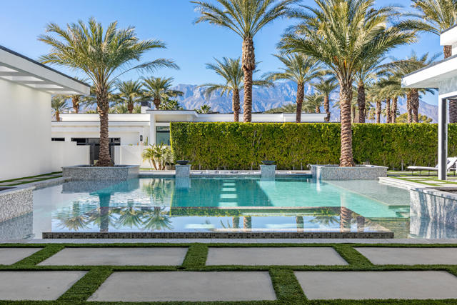 2 Bravo Court, Rancho Mirage CA: https://media.crmls.org/mediaz/64d99ab2-31c3-4686-808b-ab33a1176a4a.jpg