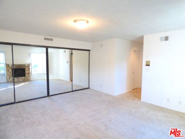 5930 Tampa Avenue, 101 photo 7