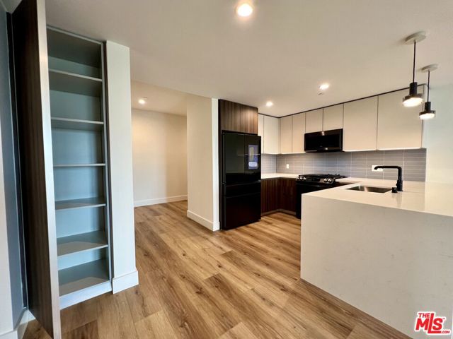5801 Camerford Avenue, Los Angeles CA: https://media.crmls.org/mediaz/64da54e0-baf9-4637-864e-fac075d33f63.jpg