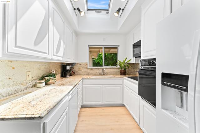 2305 Marlin Court, Pinole CA: https://media.crmls.org/mediaz/64dab47a-911c-451c-89f7-30217ef590a9.jpg