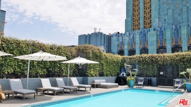 849 S Broadway, Los Angeles CA: https://media.crmls.org/mediaz/64dac095-5e99-48e0-84ab-7a180f2cf0a2.jpg