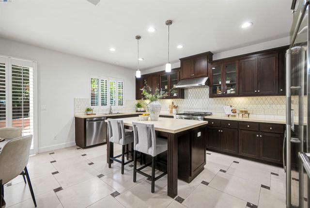 671 W Questa Trl, Mountain House CA: https://media.crmls.org/mediaz/64db1292-9b43-43e0-ad64-d1f9a11a757d.jpg