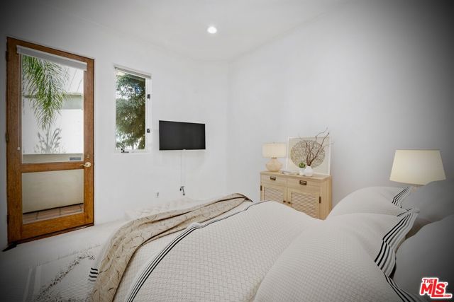 15500 W Sunset Boulevard, Pacific Palisades CA: https://media.crmls.org/mediaz/64db4a6f-4013-4e2e-a358-4497e1b52039.jpg