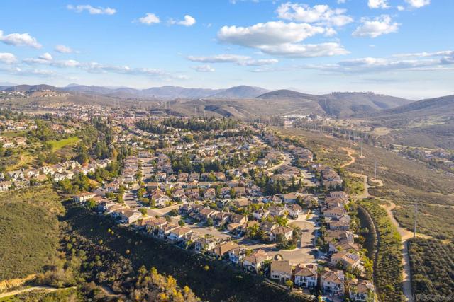 1664 Sagewood Way, San Marcos CA: https://media.crmls.org/mediaz/64db7ec0-4c51-4072-9184-afe90a62f01d.jpg