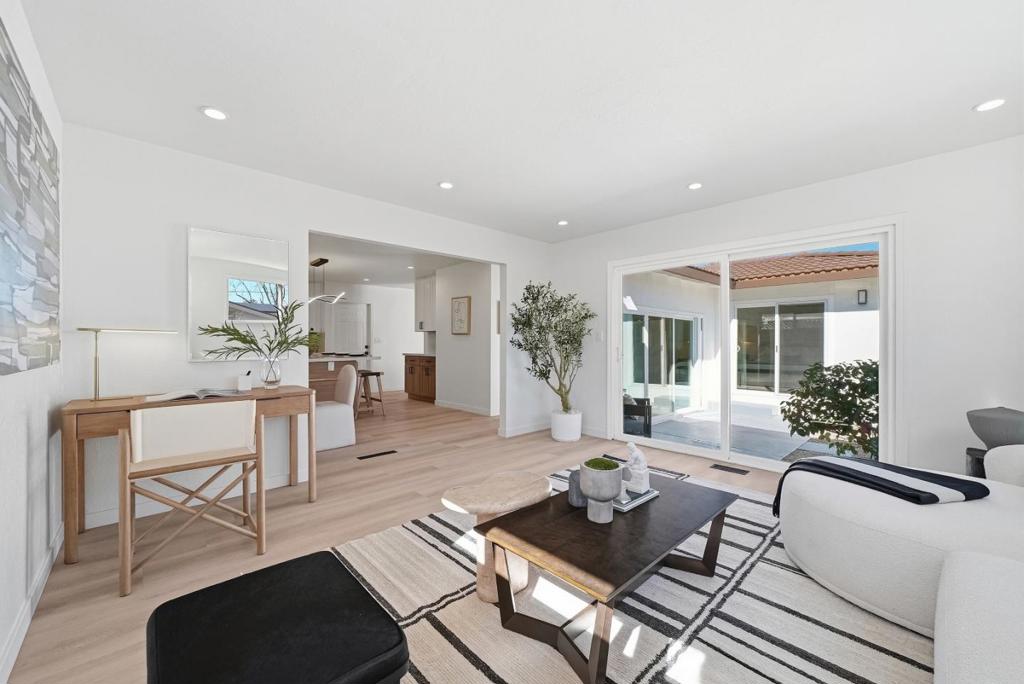 https://media.crmls.org/mediaz/64db7f0f-d025-4f14-b561-6b5ccbc4db3c.jpg?preset=X-Large
