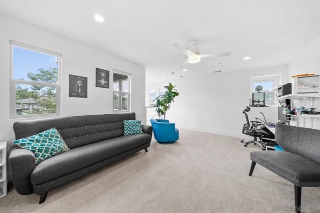 2335 Aperture Circle, San Diego CA: https://media.crmls.org/mediaz/64dc8455-0e16-4f17-9b58-39383d54da4f.jpg