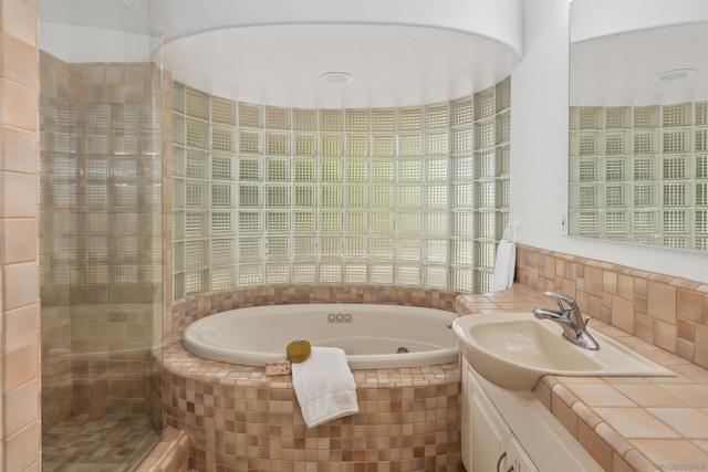405 W Nutmeg St, San Diego CA: https://media.crmls.org/mediaz/64dca516-f818-4ef6-b455-03b6da9f9e5f.jpg