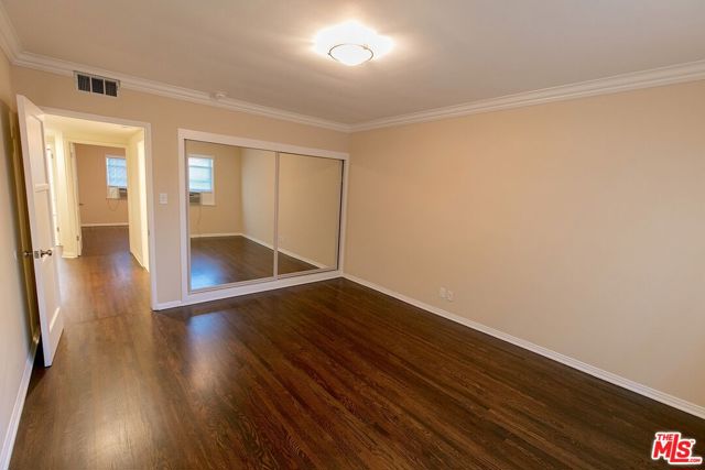 438 S Palm Drive, Beverly Hills CA: https://media.crmls.org/mediaz/64dcb113-4574-44b4-9da9-5ba8fe160a1e.jpg