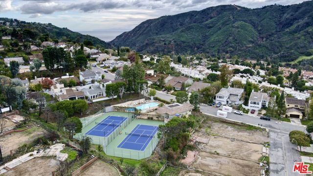 17314 Avenida De La Herradura, Pacific Palisades CA: https://media.crmls.org/mediaz/64dd17a3-18ab-442e-bf1d-ec1afcfeda11.jpg