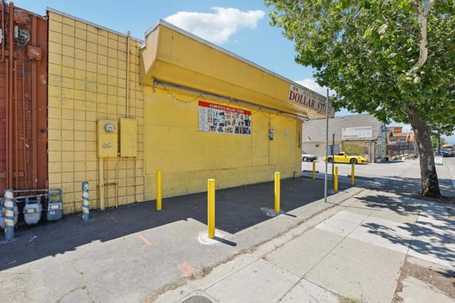 1972 1972 Alum Rock Avenue, San Jose CA: https://media.crmls.org/mediaz/64dd287d-bf60-47e6-bee4-54fe2a0dc0a1.jpg