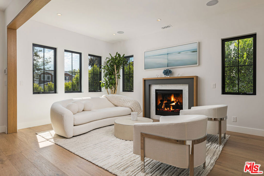 4253 Costello AvenueSherman Oaks img 2