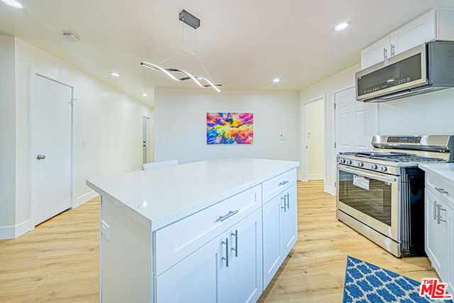 5633 La Mirada Avenue, Los Angeles CA: https://media.crmls.org/mediaz/64dd7ee7-c1e9-4f0e-b442-6d96f2d99cf9.jpg