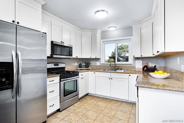 4050 Marian St, La Mesa CA: https://media.crmls.org/mediaz/64dd99f1-5aa5-46a6-8524-ba9a62a17786.jpg