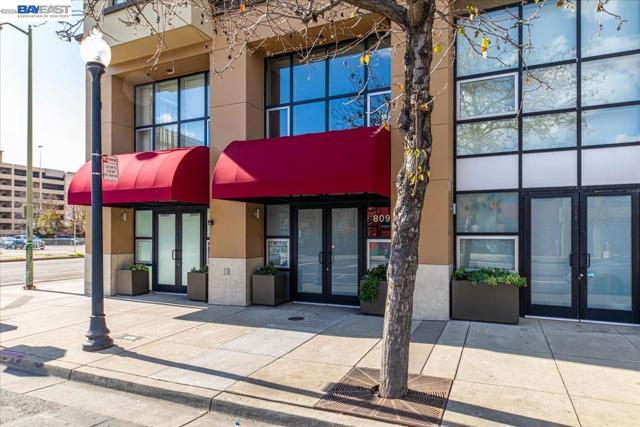 809 Clay St, Oakland CA: https://media.crmls.org/mediaz/64ddc081-d3a7-4c44-990d-f4b35b8d6f29.jpg