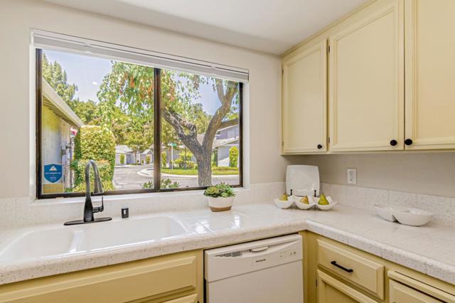 4942 Red Creek Drive, San Jose CA: https://media.crmls.org/mediaz/64ded684-14ba-411e-bc54-303cb8e12a6d.jpg