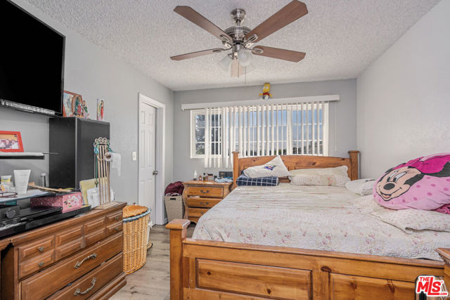 7442 Vineland Avenue, Sun Valley CA: https://media.crmls.org/mediaz/64df0453-f1cd-4edb-8fd2-885cfb99366c.jpg