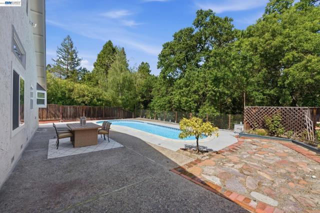 1782 Whitecliff Way, Walnut Creek CA: https://media.crmls.org/mediaz/64df077f-d406-461e-b6d6-218201dbb53a.jpg