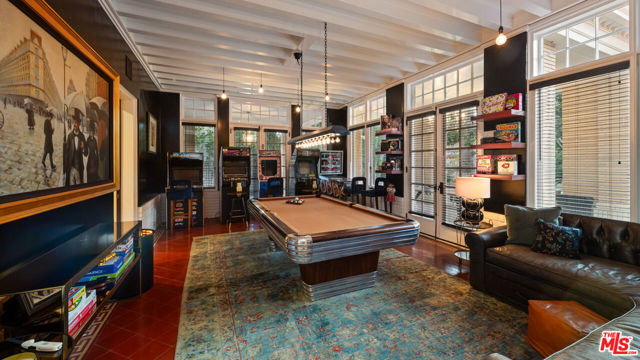 601 S Windsor Boulevard, Los Angeles CA: https://media.crmls.org/mediaz/64df30f1-fa8c-499d-9ed5-6601da3a0e5b.jpg