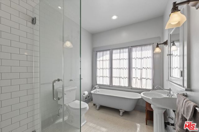 344 S Kingsley Drive, Los Angeles CA: https://media.crmls.org/mediaz/64dfd7be-ffcf-4441-9f51-e04d79c60f31.jpg