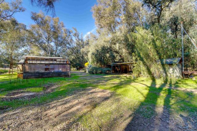 18408 Sweet Ln, Ramona CA: https://media.crmls.org/mediaz/64e15f43-709f-4535-9c70-724c5a301c62.jpg