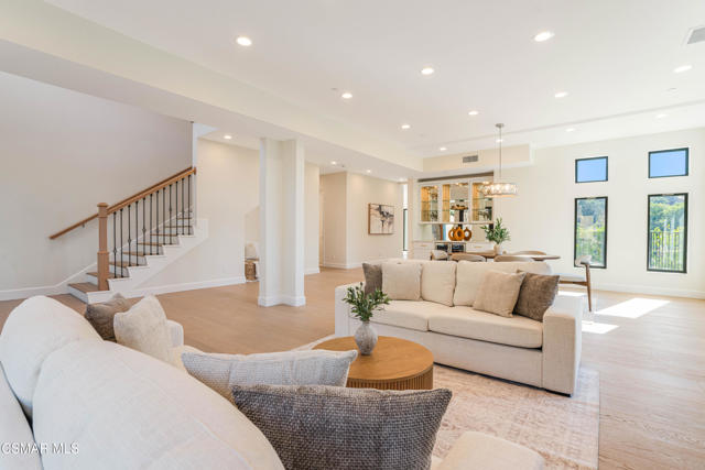 252 Capri Drive, Simi Valley CA: https://media.crmls.org/mediaz/64e2557a-4c96-4398-a1c1-65b2da67538a.jpg