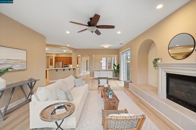 8702 Pasatiempo Circle, Roseville CA: https://media.crmls.org/mediaz/64e258eb-b41f-4e0d-b7f8-f3582d8f14fc.jpg
