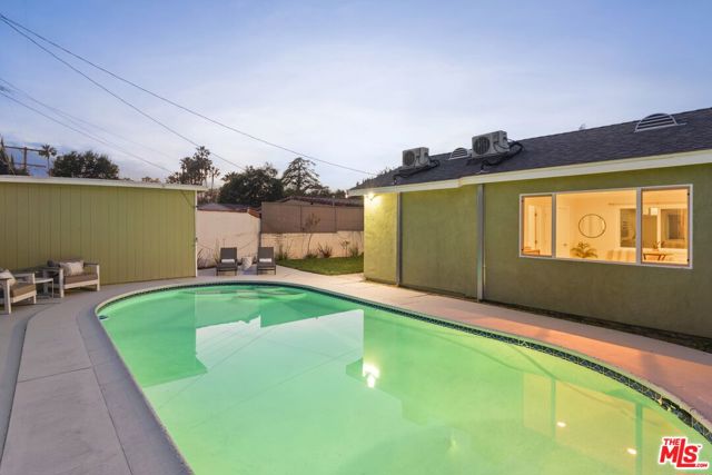 11536 Otsego Street, Valley Village CA: https://media.crmls.org/mediaz/64e27bcc-c6f6-4ebf-86c7-0f02dea77932.jpg