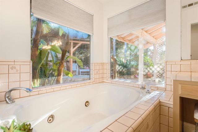 Detail Gallery Image 21 of 59 For 351 Sheila Ln, Fallbrook,  CA 92028 - 3 Beds | 3 Baths