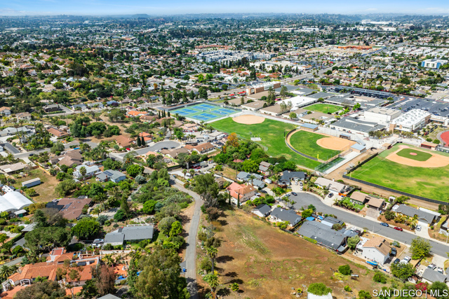 1649 San Luis Rey AVE, Vista CA: https://media.crmls.org/mediaz/64e33742-8875-47be-a8f6-97232390797e.jpg
