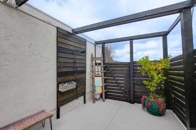 19950 Elfin Forest Ln, Escondido CA: https://media.crmls.org/mediaz/64e33f5a-cc66-45d2-a3db-271012cba0ae.jpg