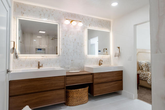 1125 E Sunny Dunes Road, Palm Springs CA: https://media.crmls.org/mediaz/64e37513-6258-4b31-9261-346cca08a832.jpg