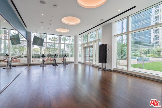 877 Francisco Street, Los Angeles CA: https://media.crmls.org/mediaz/64e3dbb9-9bda-4963-b549-17eba8d41a84.jpg