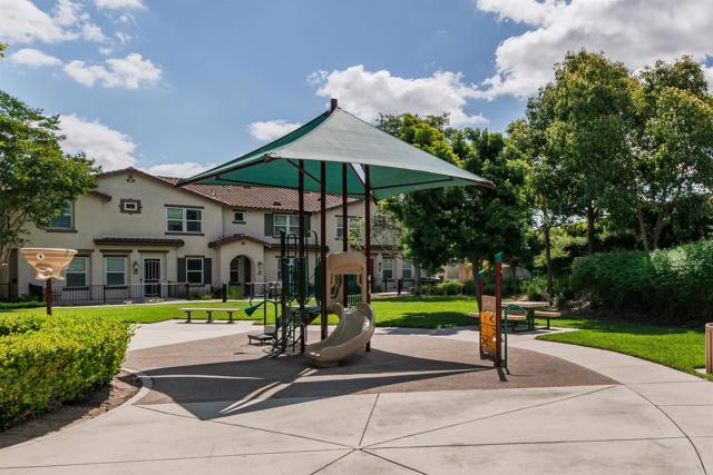 Detail Gallery Image 26 of 31 For 451 Avenida De La Luna, Vista,  CA 92083 - 2 Beds | 2 Baths