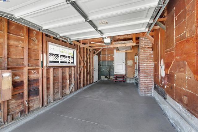 22013 Queen St, Castro Valley CA: https://media.crmls.org/mediaz/64e44674-31e7-4d18-8965-73d622ff0e7c.jpg