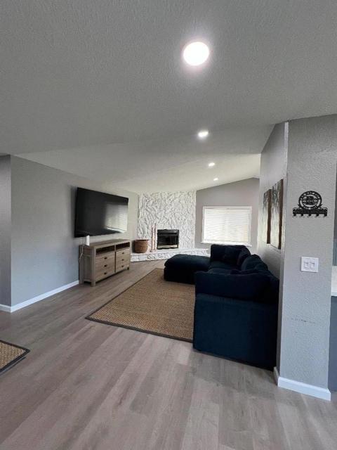 8613 Elk Way, Elk Grove CA: https://media.crmls.org/mediaz/64e4d16d-0a5a-4139-9541-bf409ae6c5e2.jpg