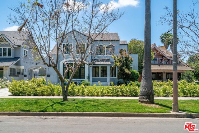 4308 Victoria Park Drive, Los Angeles CA: https://media.crmls.org/mediaz/64e4d6d6-70e3-4eb6-8970-6c0b57b7a3c7.jpg
