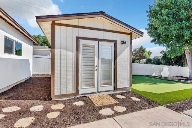 13725 Adrian St, Poway CA: https://media.crmls.org/mediaz/64e5a6ae-5cd1-4b8a-b2e1-be10e5e0738f.jpg