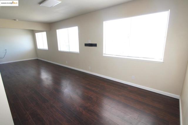3044 Capp ST, Oakland CA: https://media.crmls.org/mediaz/64e5ae7a-c1b4-4d67-9b92-8b0096ab0b46.jpg
