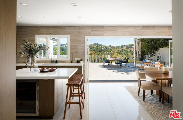 2612 Wallingford Drive, Beverly Hills CA: https://media.crmls.org/mediaz/64e5c53f-6a32-4574-a66a-e6cc3c7921f5.jpg