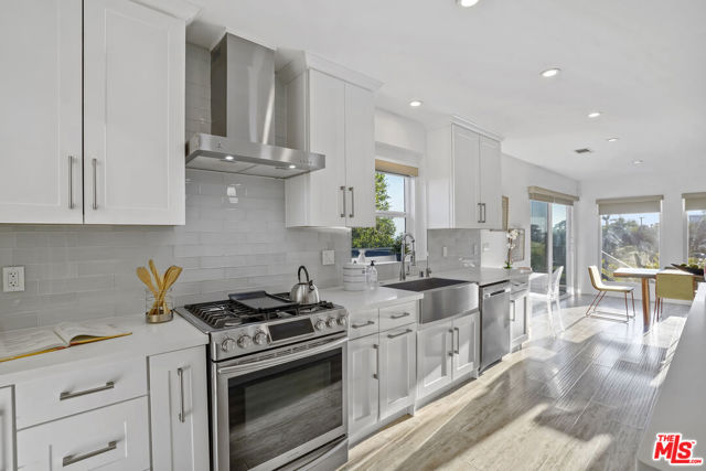 5549 Onacrest Drive, Los Angeles CA: https://media.crmls.org/mediaz/64e629b6-22d4-462a-a3a0-ef7bc362bb86.jpg
