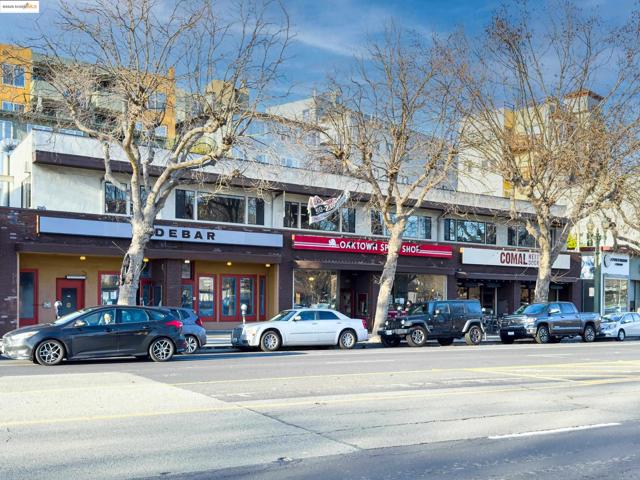 429 Euclid Ave, Oakland CA: https://media.crmls.org/mediaz/64e675e1-05e1-40a6-8beb-5732b8a9043d.jpg