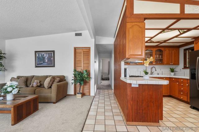 1173 Oasis Ave, Chula Vista CA: https://media.crmls.org/mediaz/64e6a4d0-d2b4-4b4b-9e84-ffafe928b8bc.jpg