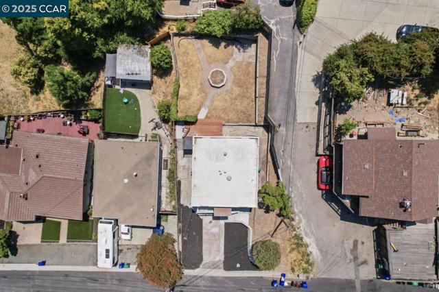 1923 Thompson Ln, El Sobrante CA: https://media.crmls.org/mediaz/64e7d9f6-6277-4386-a585-c0be3fba45e2.jpg