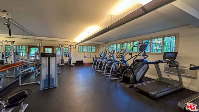 23777 Mulholland Highway, Calabasas CA: https://media.crmls.org/mediaz/64e82711-55fd-4345-b83f-ee987002774f.jpg