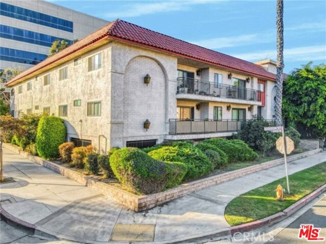 5003 Tilden Avenue, Sherman Oaks CA: https://media.crmls.org/mediaz/64e83487-0738-46d2-8879-933eded57f5a.jpg
