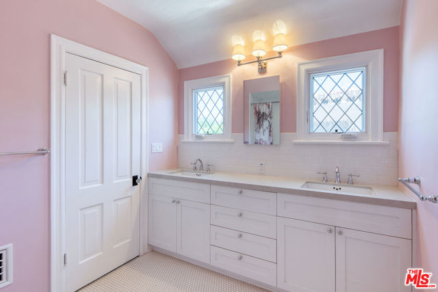 10736 Le Conte Avenue, Los Angeles CA: https://media.crmls.org/mediaz/64e92063-b981-49b9-8a27-b09f800eed30.jpg