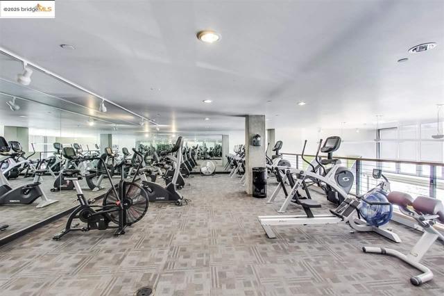 311 Oak St, Oakland CA: https://media.crmls.org/mediaz/64e94925-c017-4bcf-b5ff-ad6802c7e512.jpg