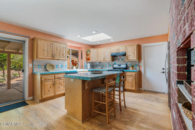 3317 Dalhart Avenue, Simi Valley CA: https://media.crmls.org/mediaz/64eb9c52-1790-4a9c-9035-adc543205245.jpg