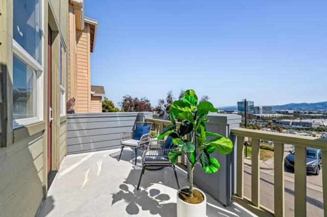 58 Pointe View Place, South San Francisco CA: https://media.crmls.org/mediaz/64eba7dd-930f-4b42-b638-37b2c5a0144e.jpg