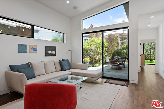 4276 Campbell Drive, Los Angeles CA: https://media.crmls.org/mediaz/64ebe5f0-7c53-471e-b8e4-81e2d10ec77d.jpg